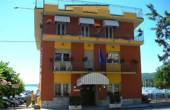 Hotel Capri 레사 외부 사진