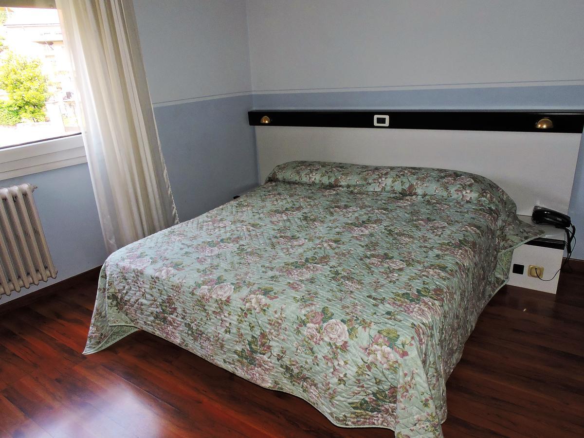 Hotel Capri 레사 외부 사진