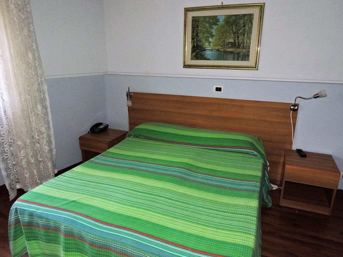 Hotel Capri 레사 외부 사진